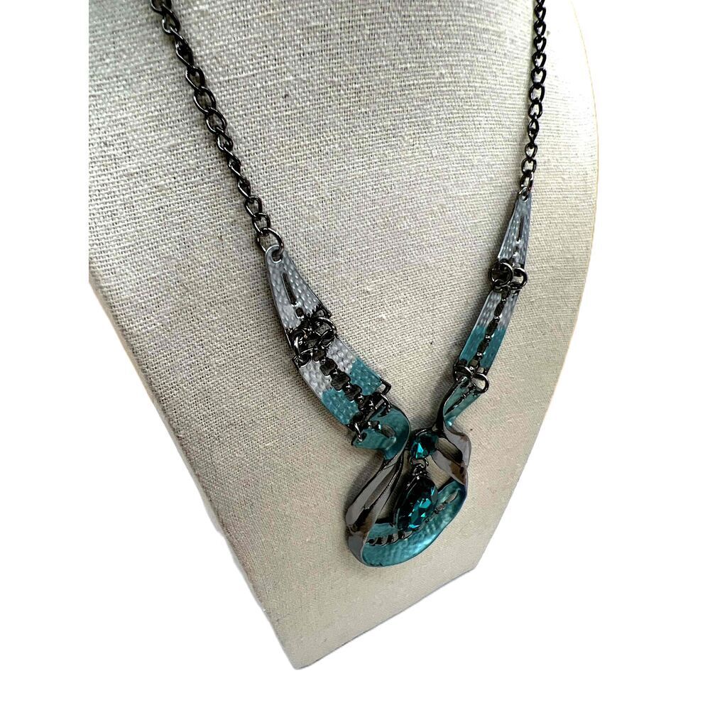 NEW Blue Crystal Silver Tone Drop Earrings Necklace Set - Picture 8 of 15